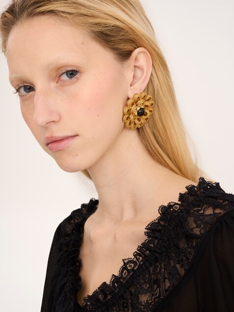 The Chlo&eacute; Feather earrings