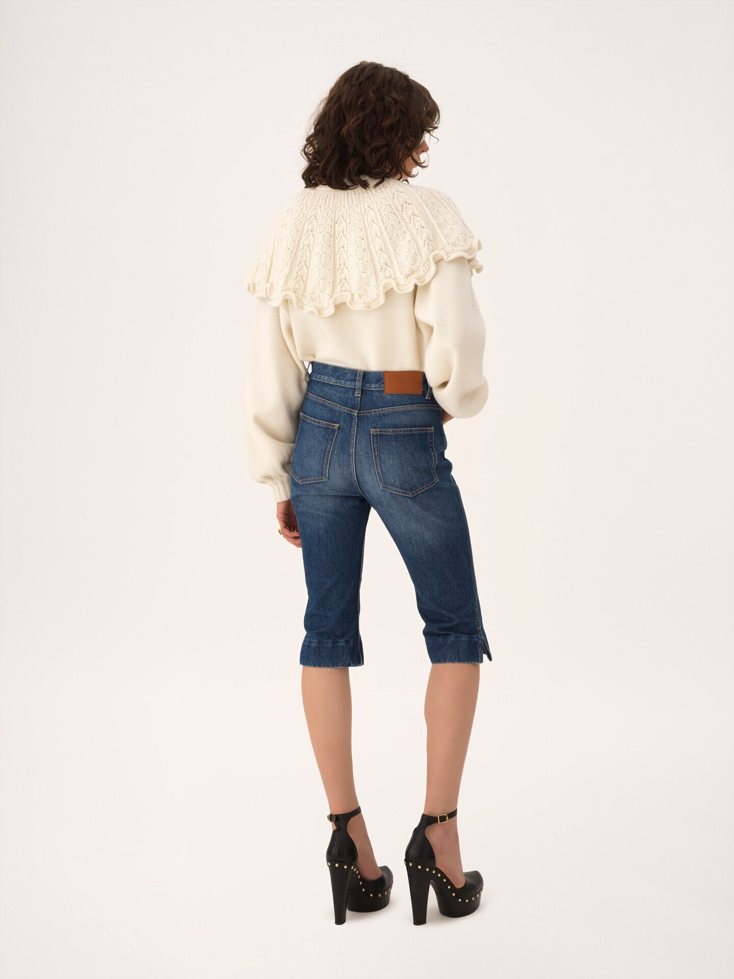High-rise capri jeans in denim - 4