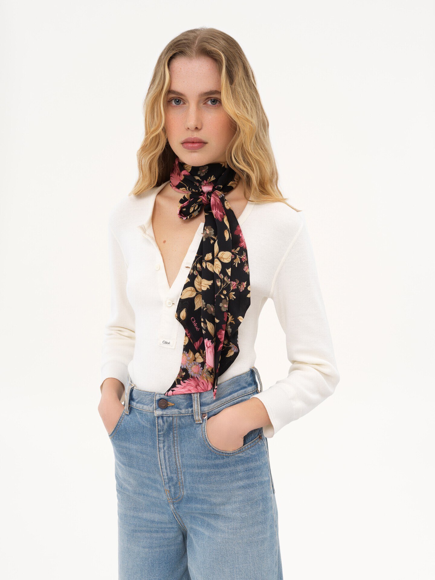 The Chlo&eacute; Peonies wide bandeau scarf in silk charmeuse - 3