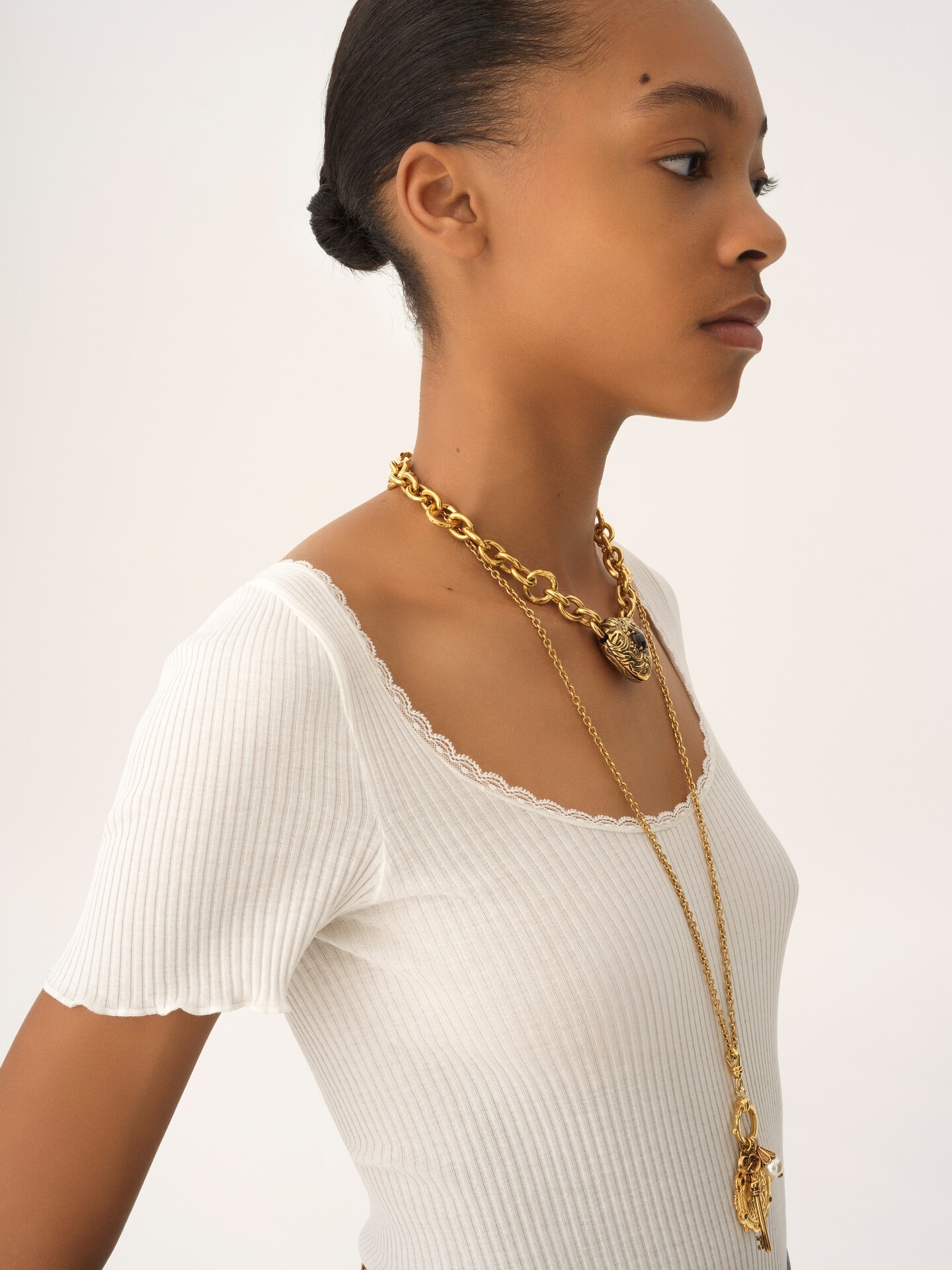 Scoop-neck fitted T-shirt in cotton - 5