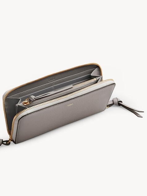 Cartera larga con cremallera Alphabet de cuero granulado