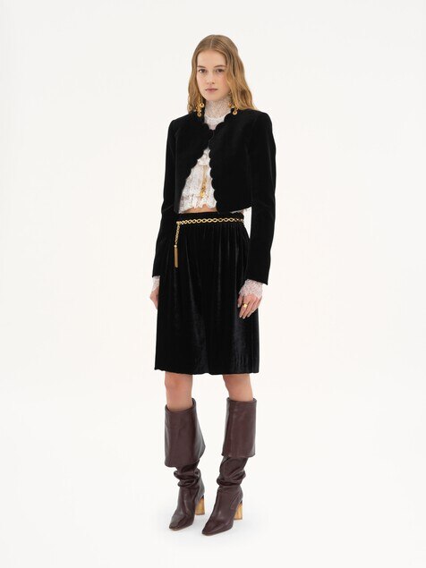 Chaqueta Spencer festoneada de terciopelo