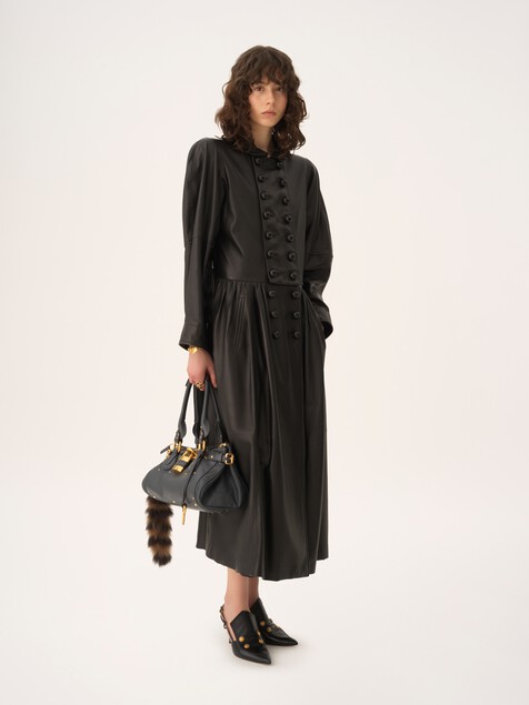 Abrigo largo estilo ecuestre oversize de cuero
