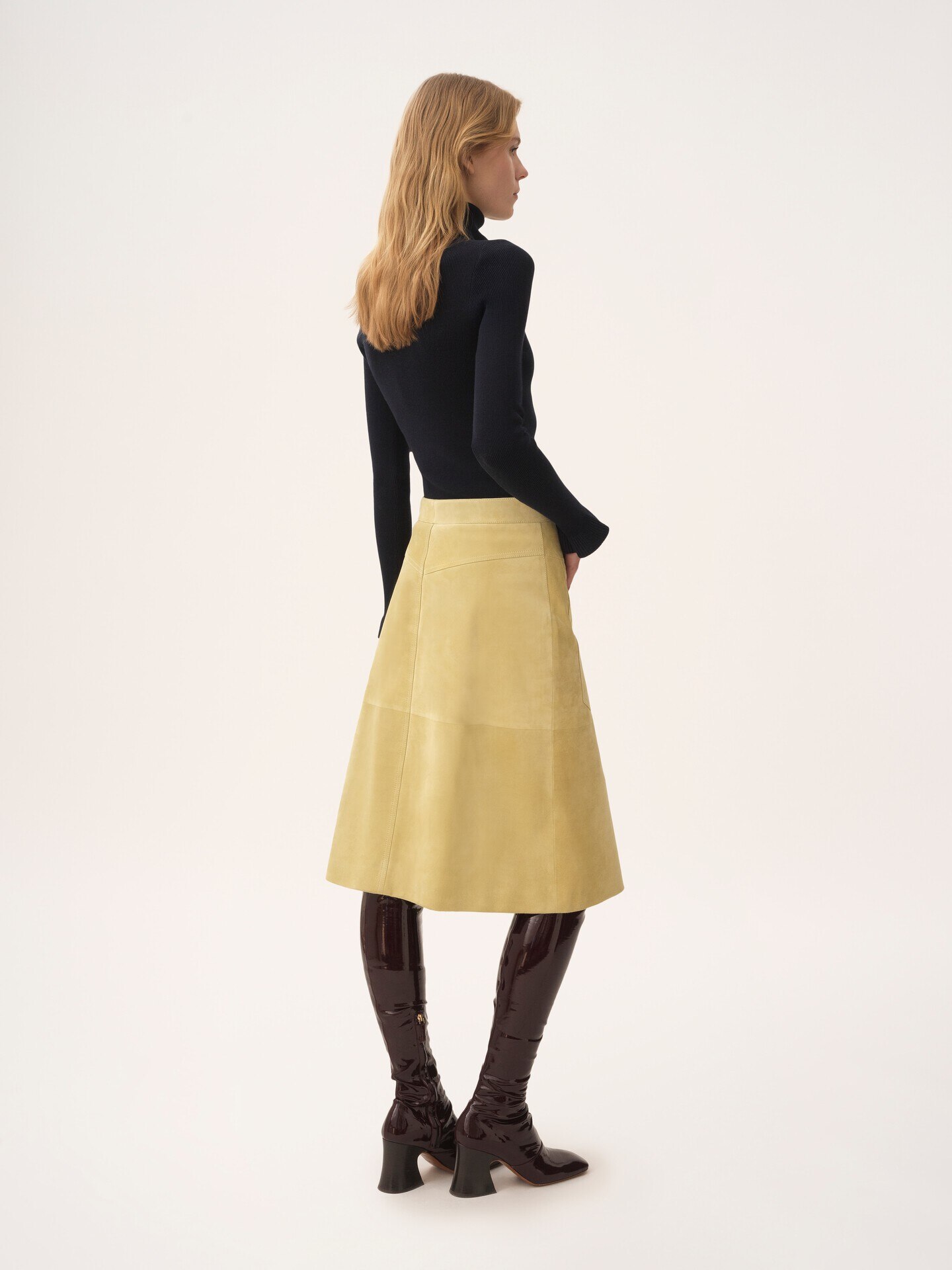 Knee-length skirt in suede - 5