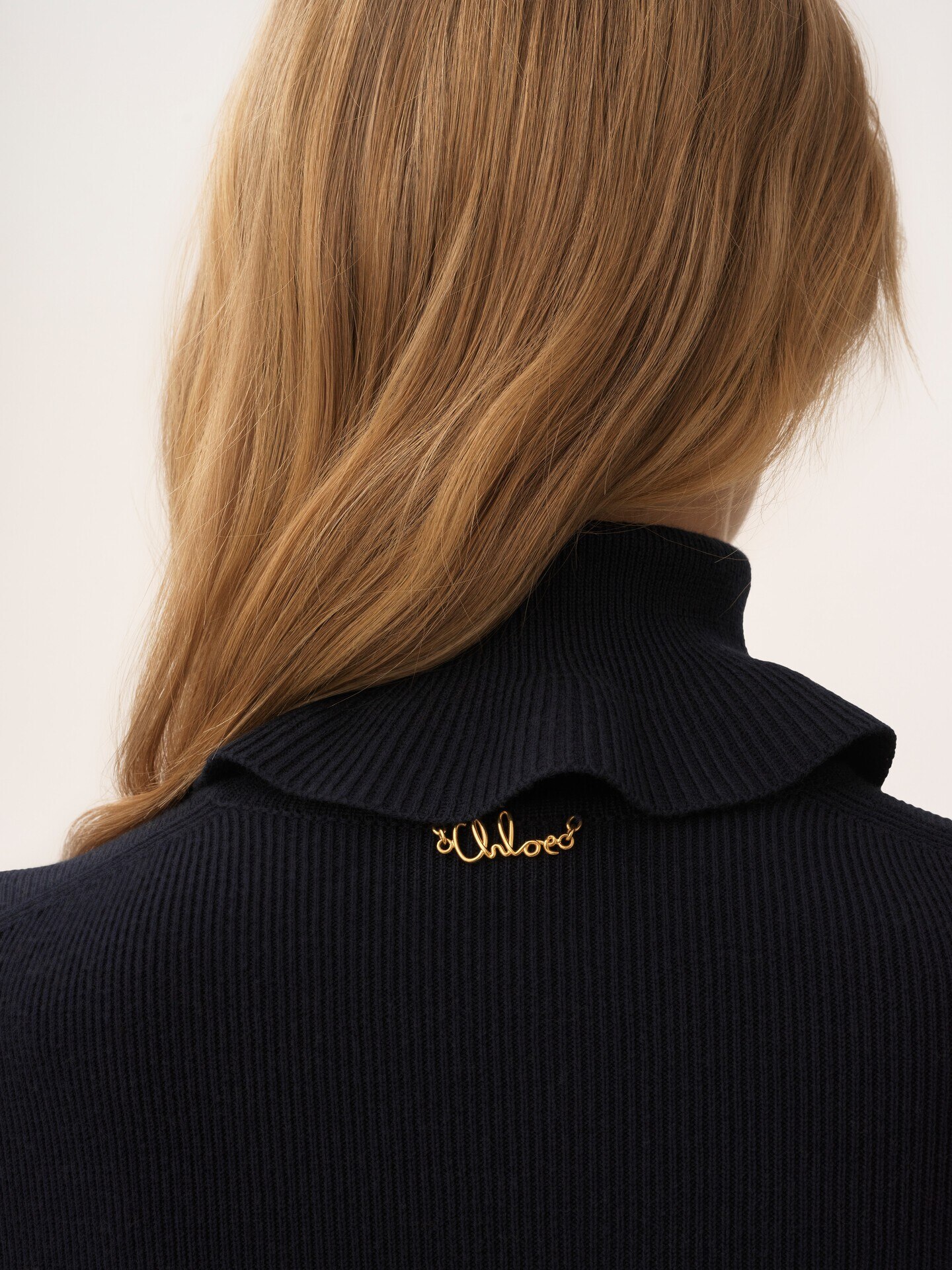 Jersey de cuello alto ajustado confeccionado en punto de lana y algod&oacute;n. - 7