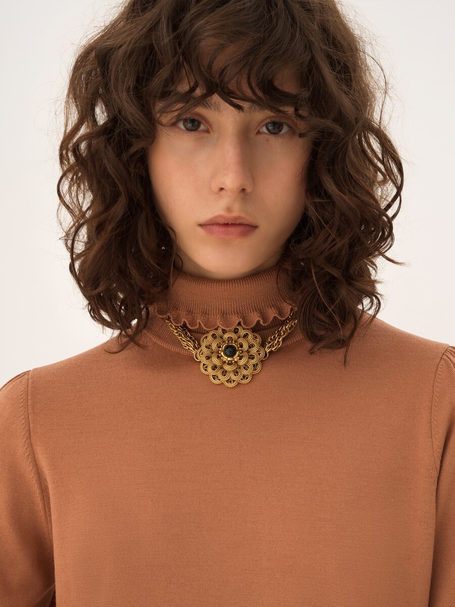 Turtleneck sweater in a merino wool knit - 7