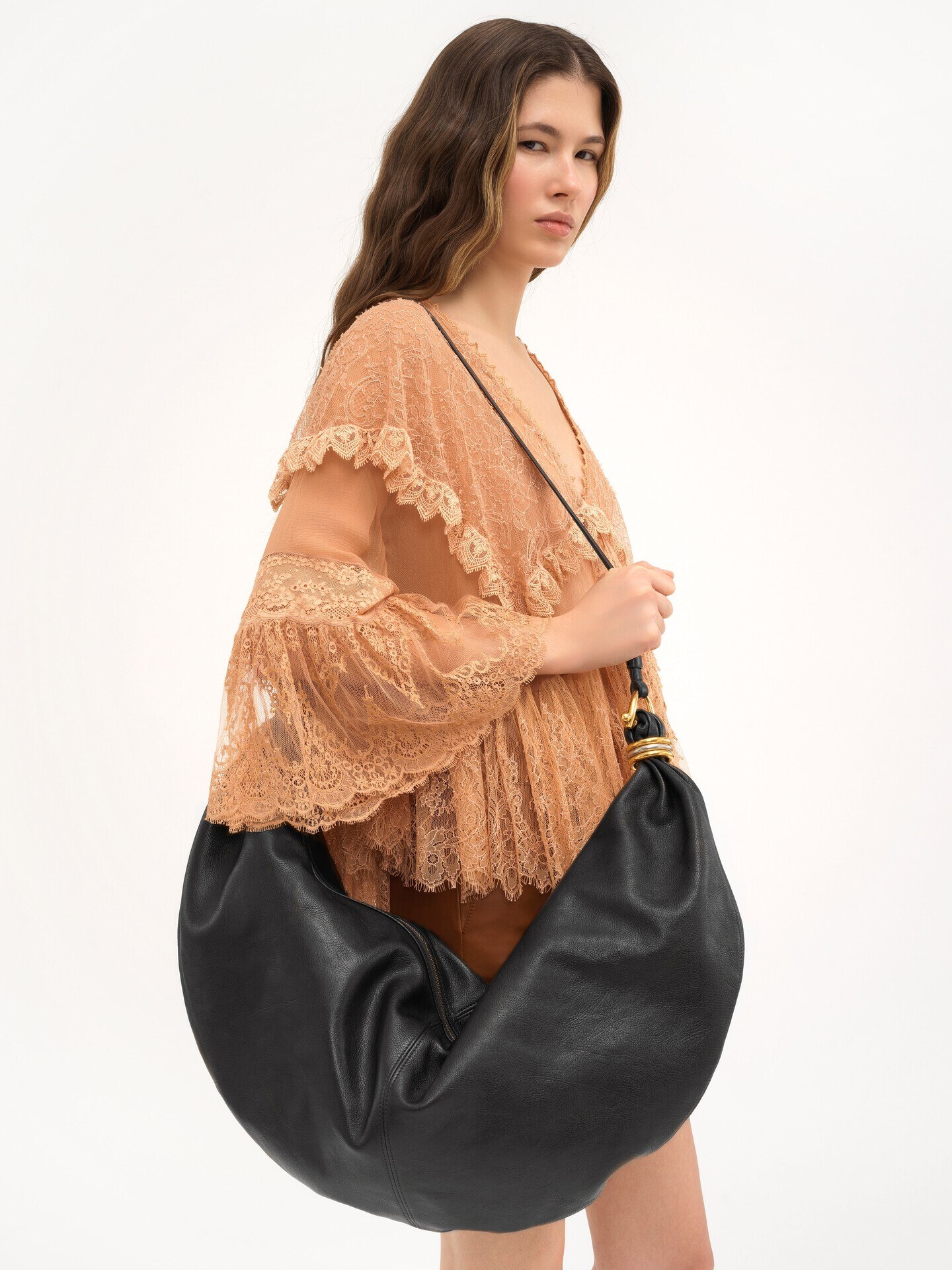 Large Bracelet Hobo bag in grained leather - 3