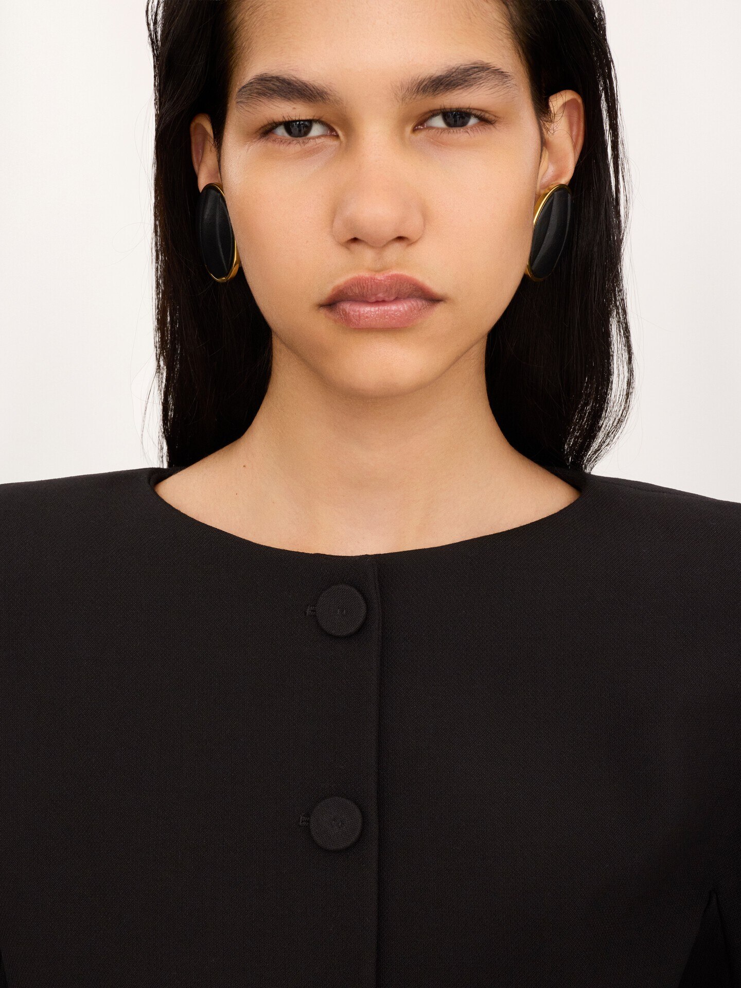 Collarless fitted jacket in wool cr&ecirc;pe - 6