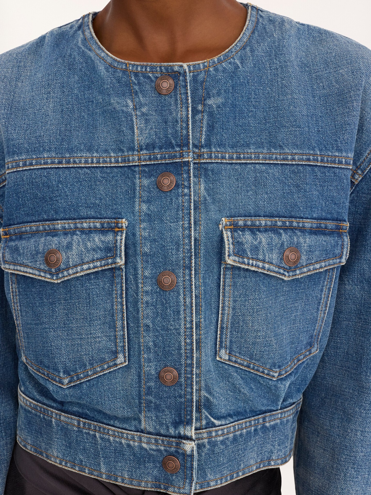 Collarless cropped denim jacket - 8