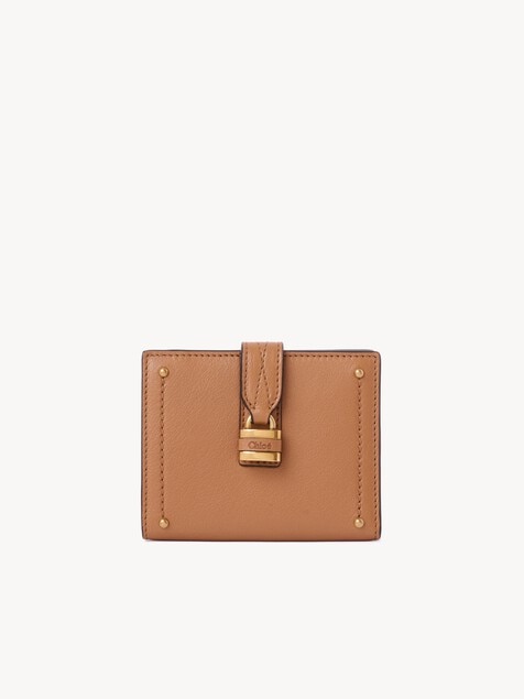 Cartera cuadrada Paddington de cuero granulado