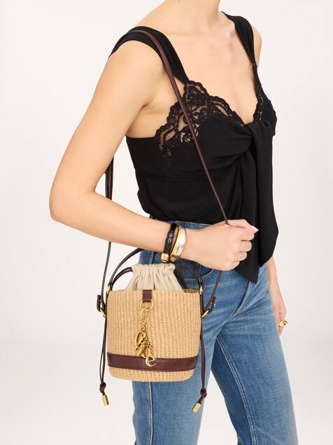 Bolso cesta Chlo&eacute; Charms de fibras naturales