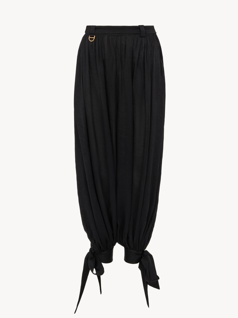 Fluid pleated trousers in silk charmeuse