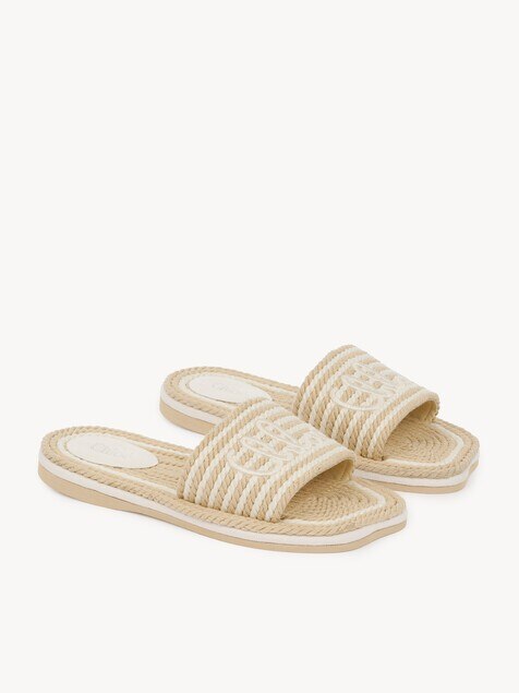 Chlo&eacute; Sand slide
