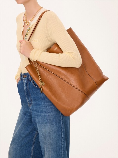 Bolso tote grande Chlo&eacute; Spin de cuero granulado