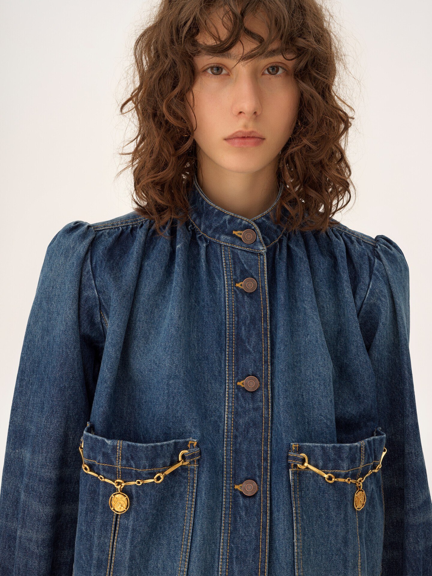 Chaqueta fruncida de cuello alto y tejido vaquero - 8