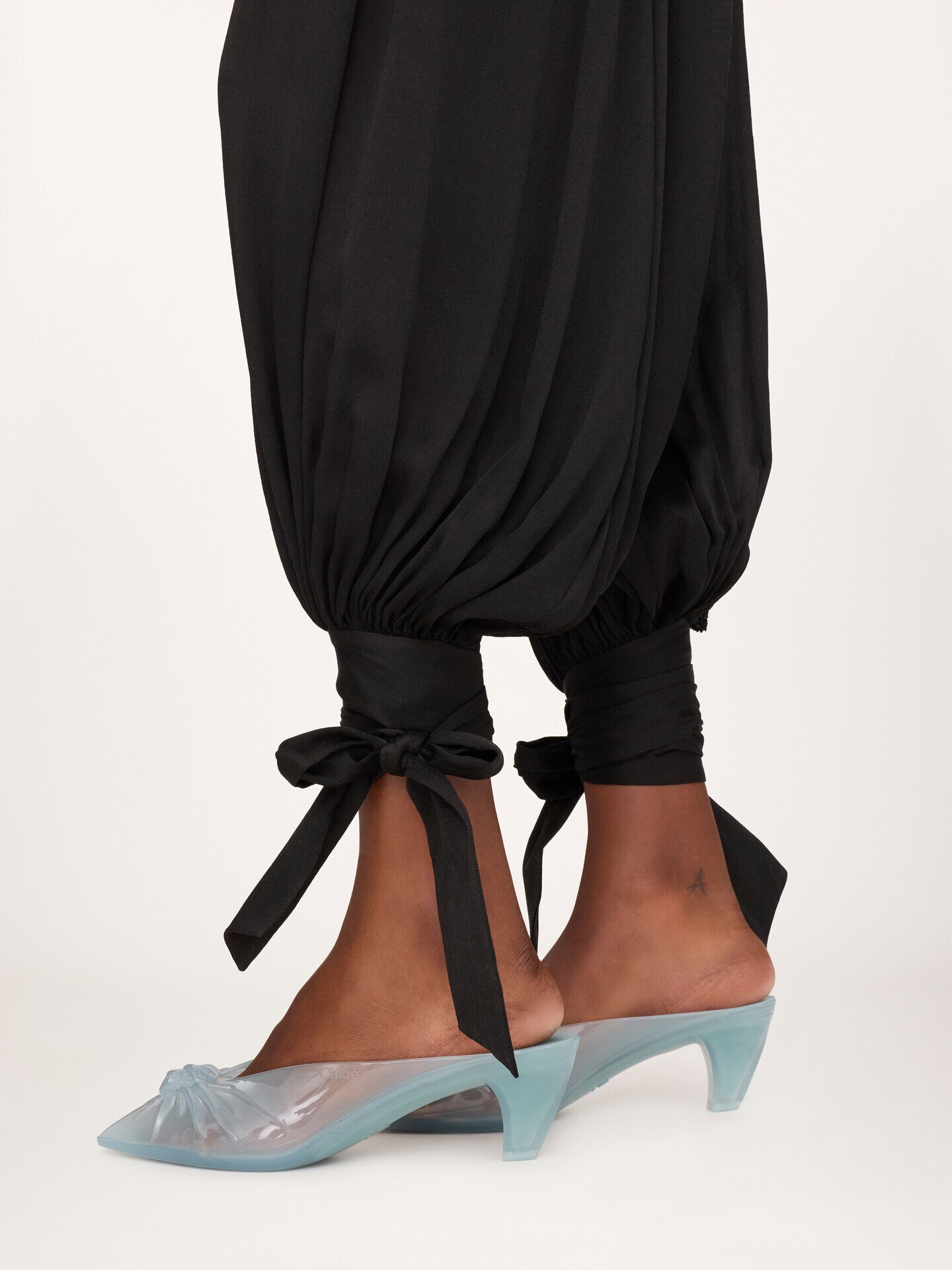 Pleated flowy trousers in cr&ecirc;pe de chine - 6