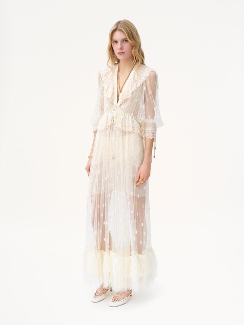 Vestido largo fruncido de encaje bordado con escote en V