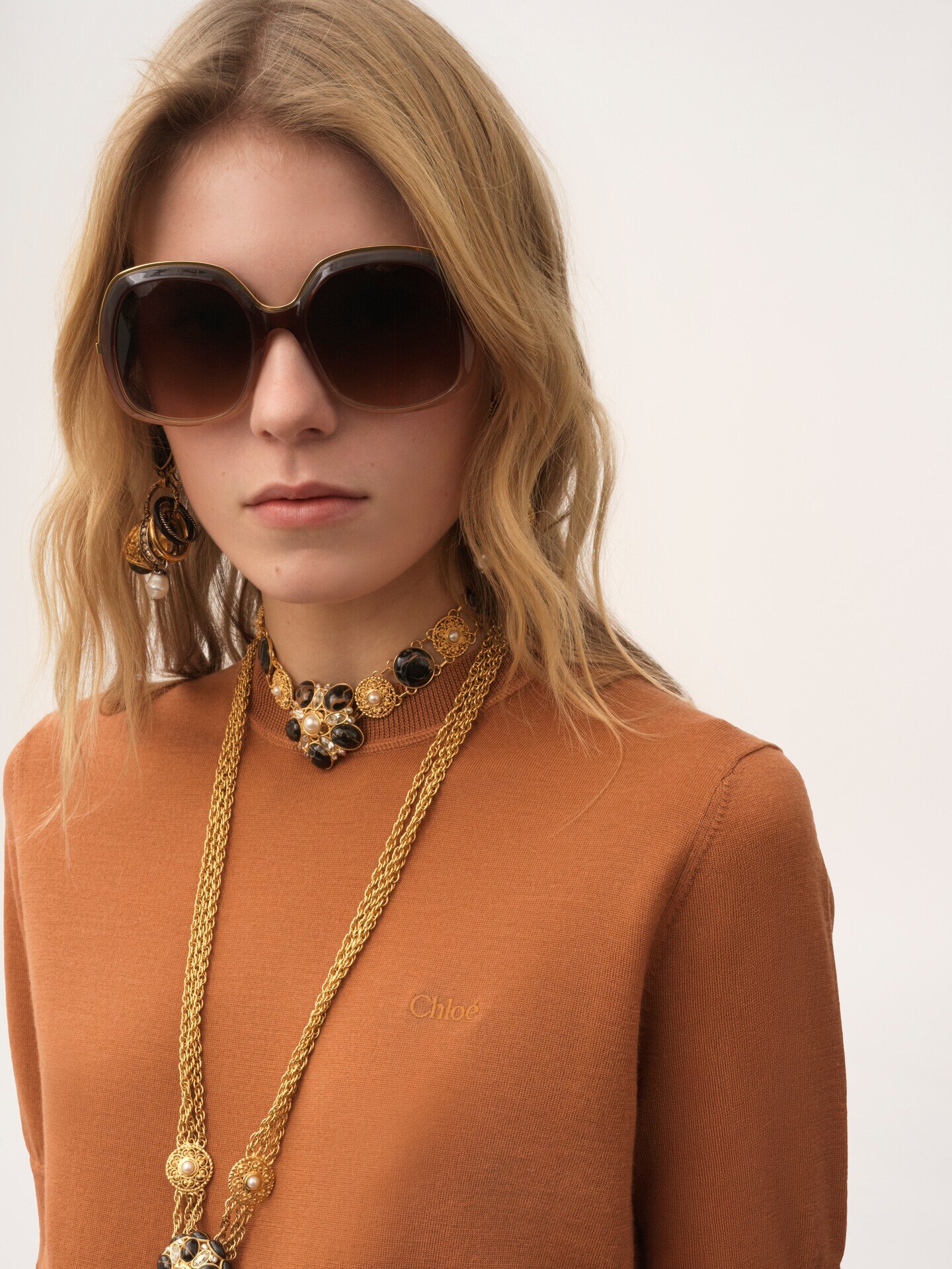 Short-sleeve logo jumper in a fine merino wool knit - 6