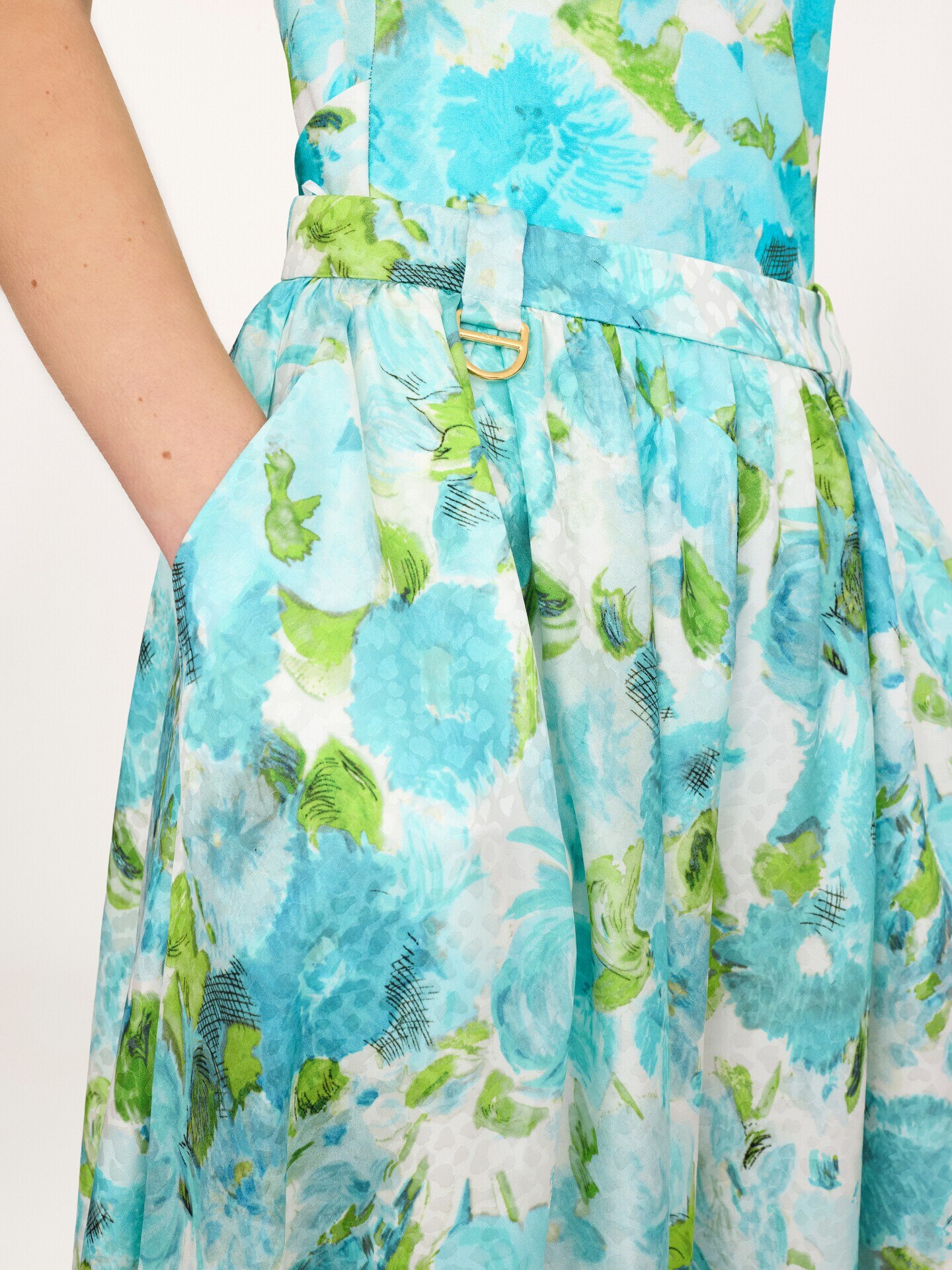 Pleated flowy trousers in silk jacquard - 7