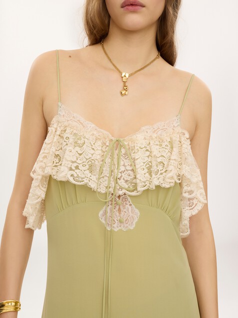 Vestido largo con tirantes finos de crep&eacute; de seda china y encaje