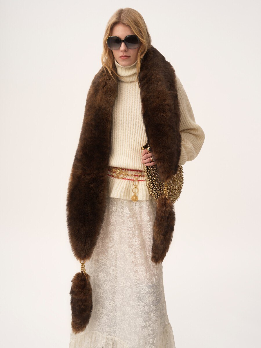 The Chlo&eacute; Chain Tails scarf in shearling - 3