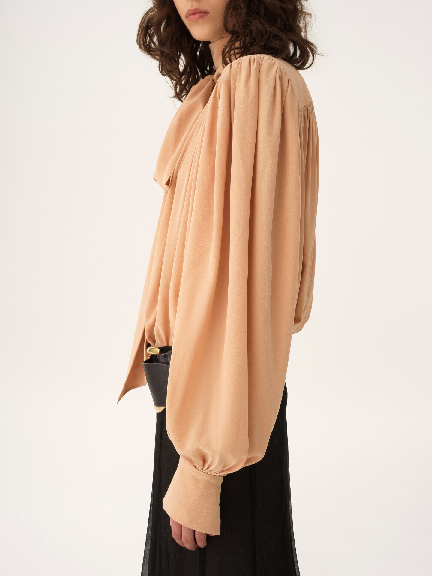 Oversized gathered lavallière blouse in crêpe de chine - 6