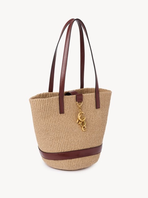 Bolso cesta Chlo&eacute; Charms de fibras naturales