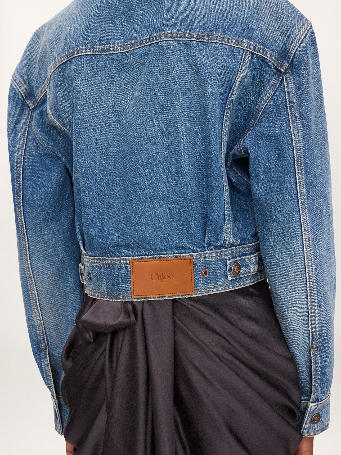 Collarless cropped jacket in denim - 9