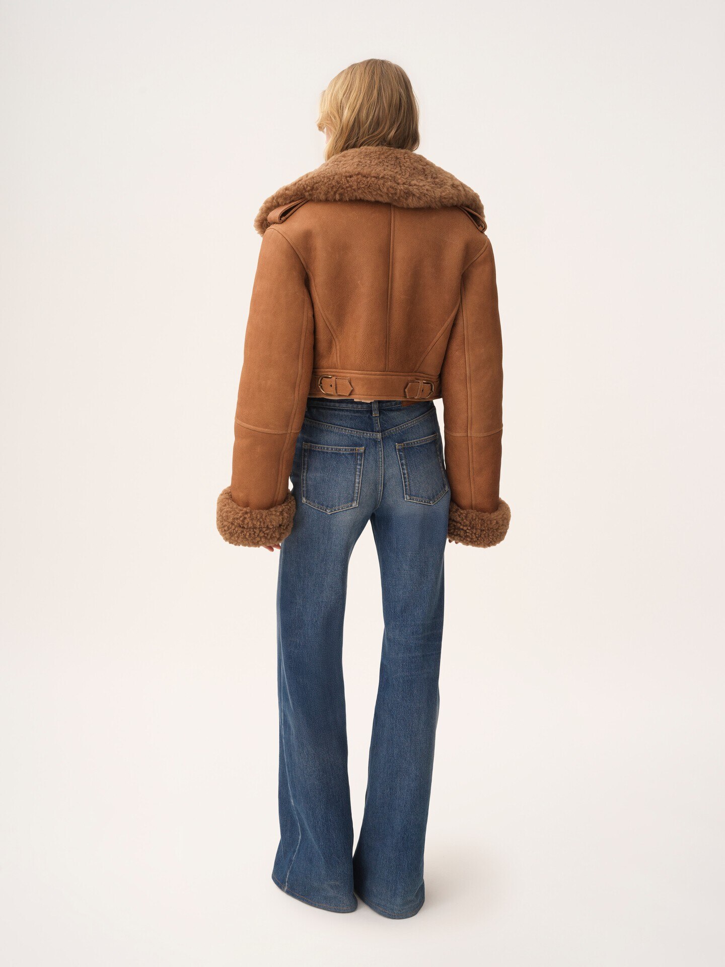 Chaqueta cropped de corte boxy de cuero - 7