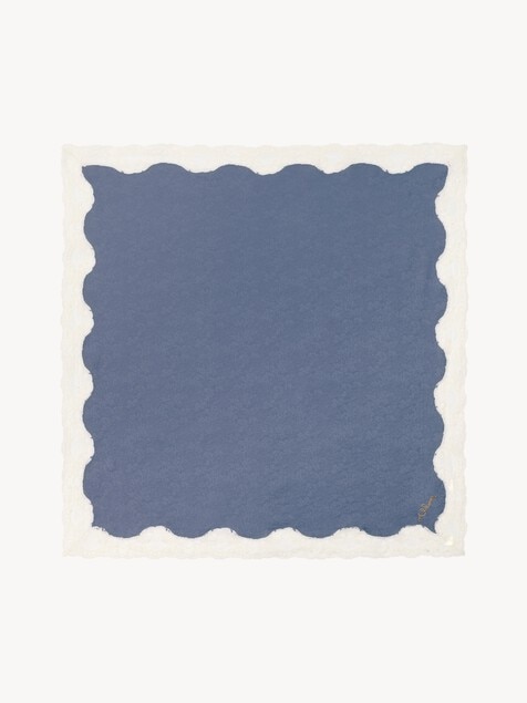 Pa&ntilde;uelo cuadrado Chlo&eacute; Poetic de seda y encaje