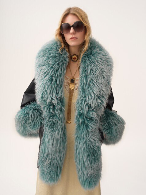 Short coat in leather