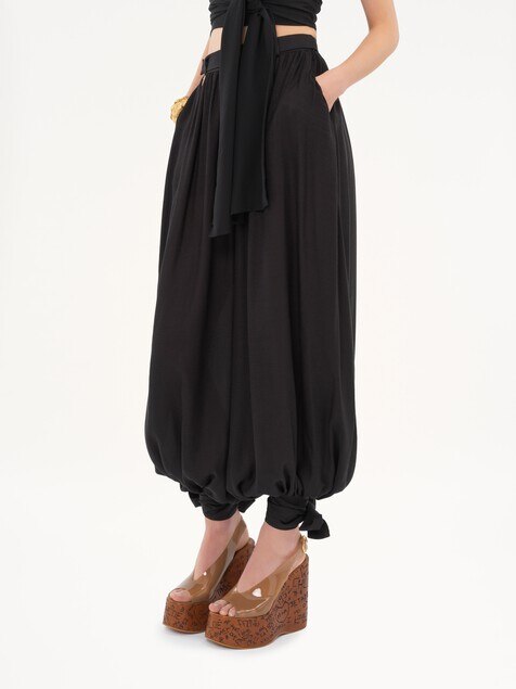 Fluid pleated trousers in silk charmeuse