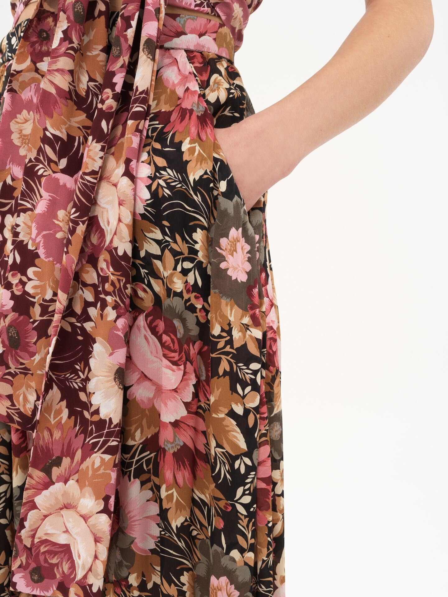 Fluid pleated trousers in silk charmeuse - 8