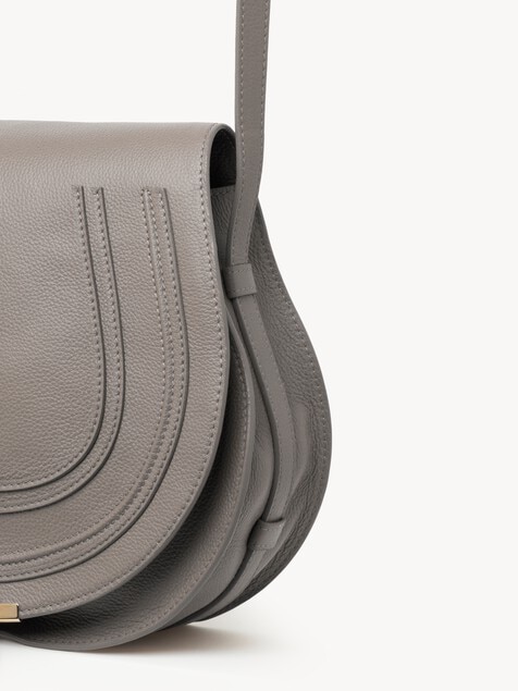 Bolso saddle Marcie de cuero granulado