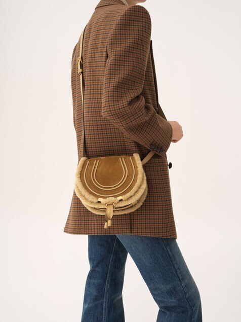 Bolso saddle peque&ntilde;o Marcie de ante y cuero de borrego
