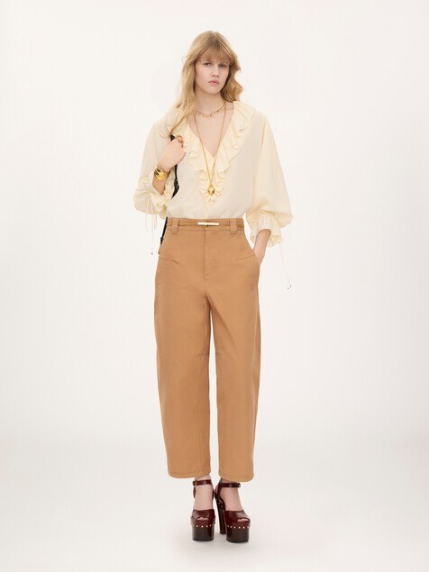 V-neck ruffle top in cr&ecirc;pe de chine