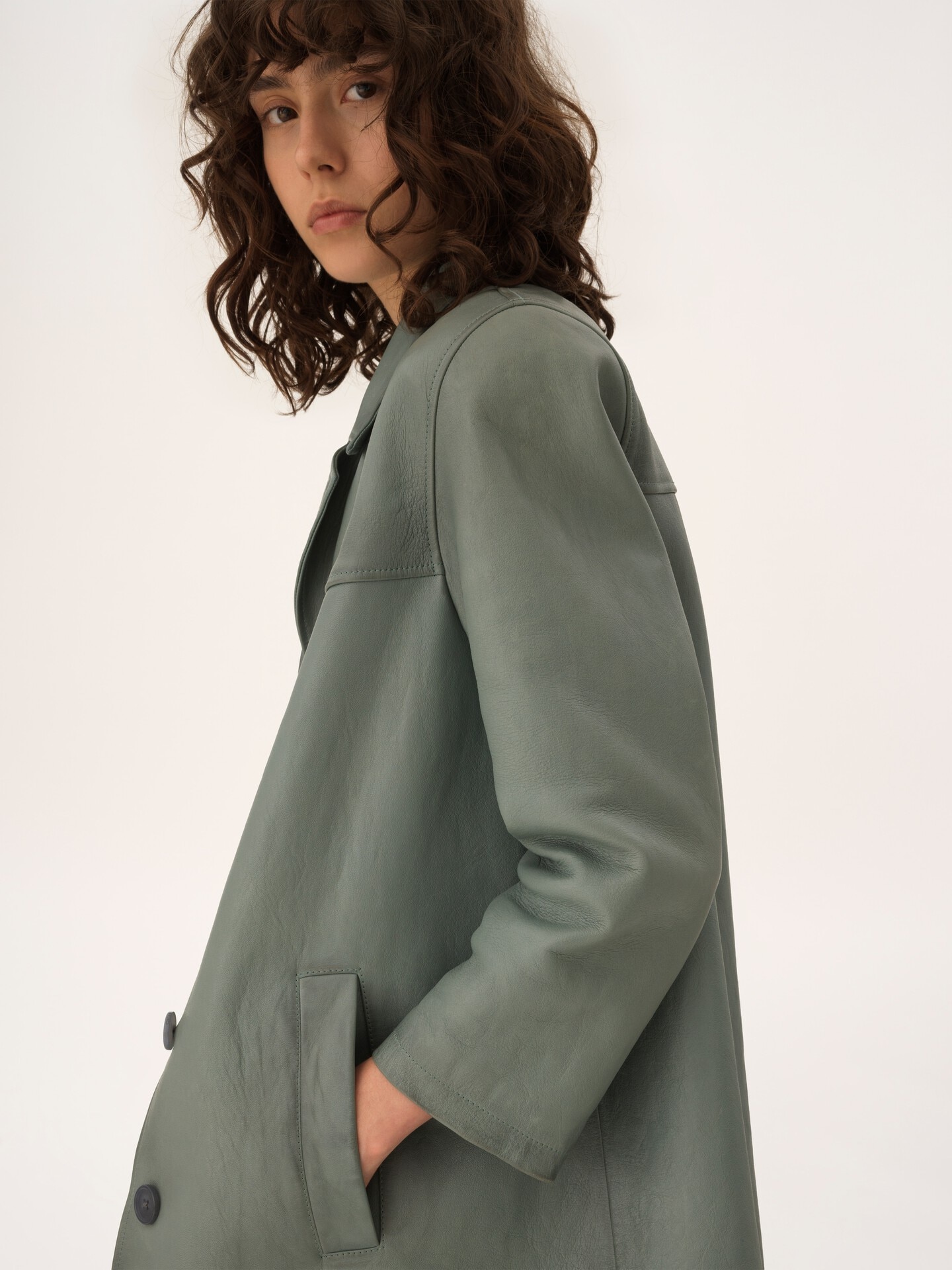 Single-breasted long jacket in leather - 6