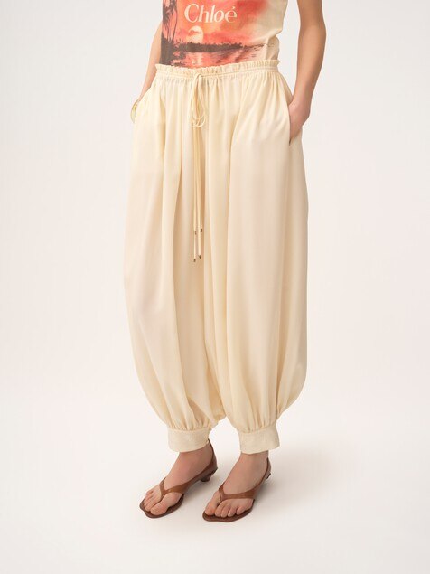 Cropped fluid pants in crêpe de chine