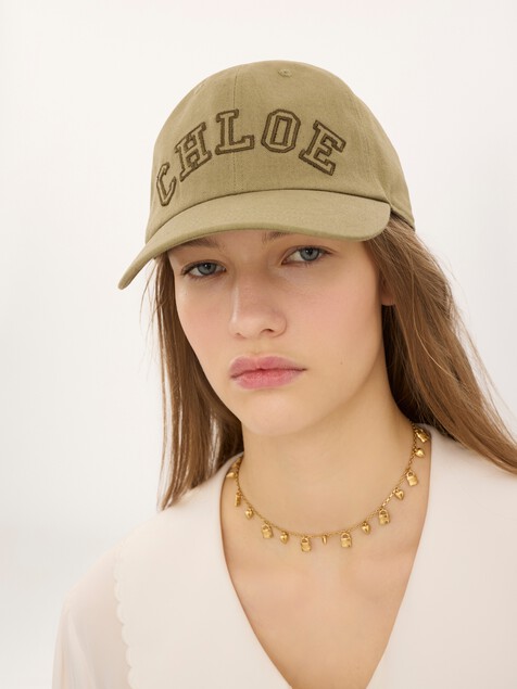 Gorra Chlo&eacute; Signature de algod&oacute;n