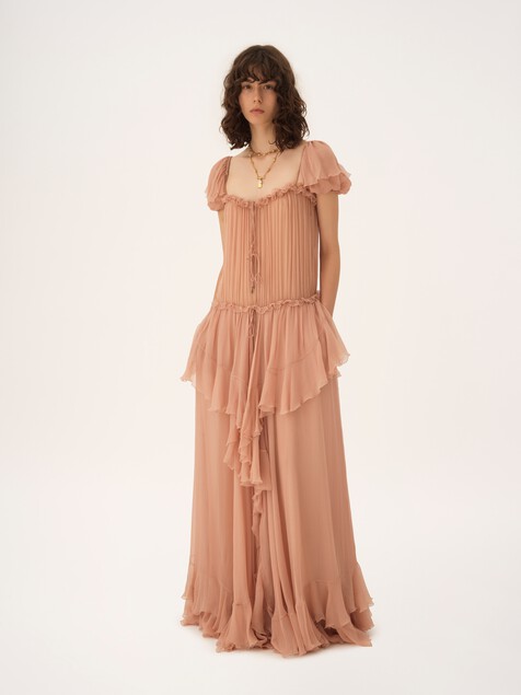 Vestido largo fruncido con volantes de muselina de seda