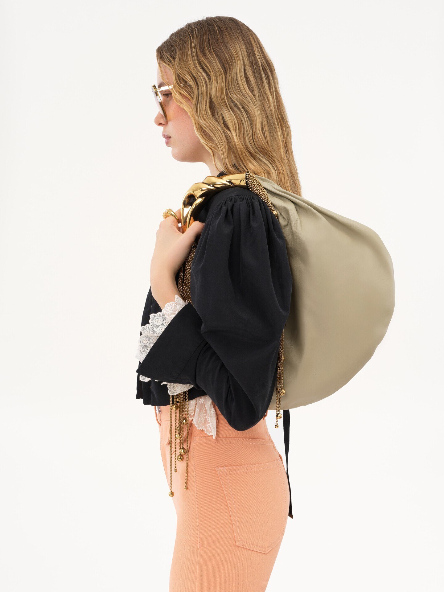 Bolso hobo Twisted Shell de cuero brillante  - 3