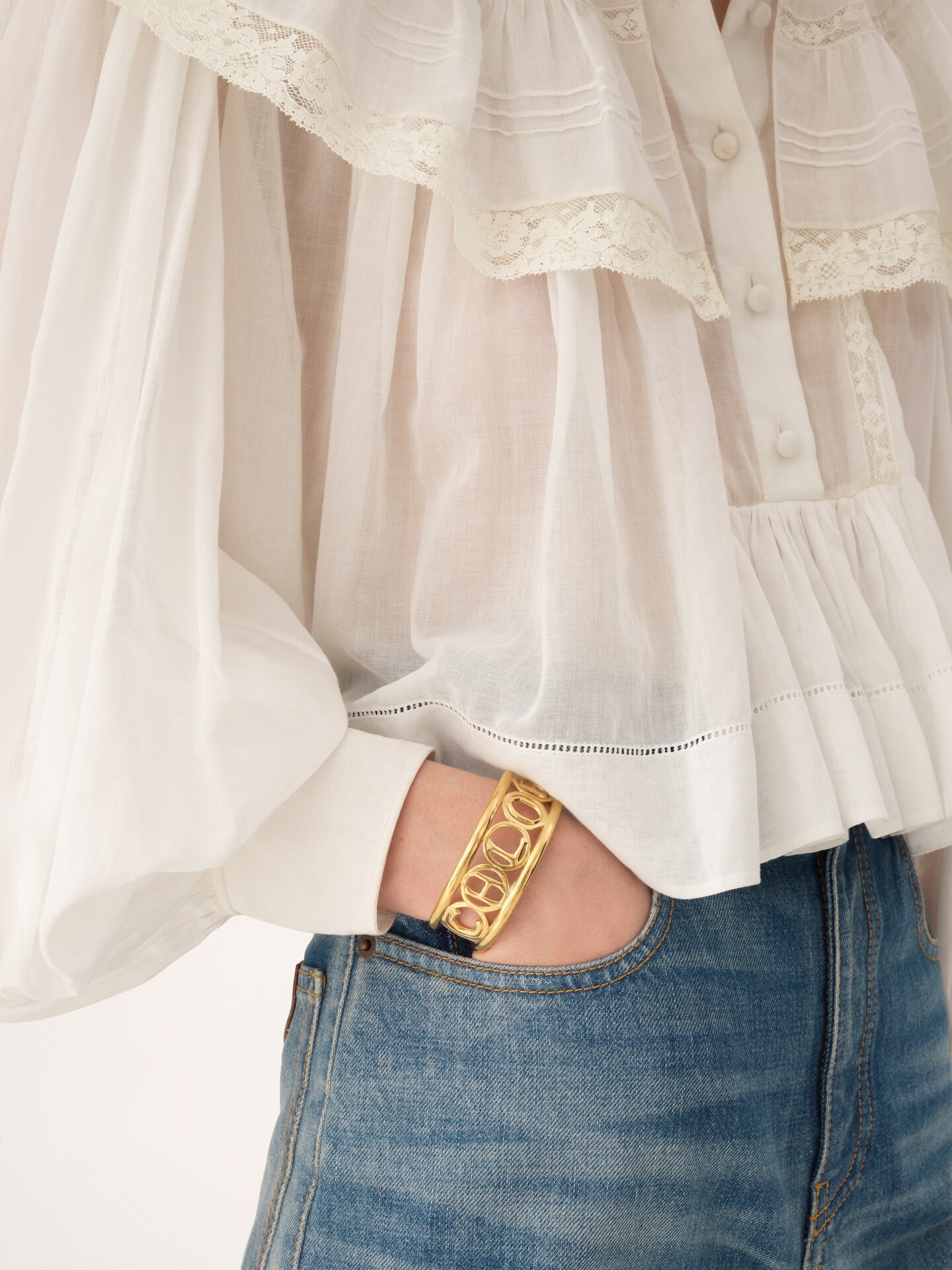 The Chloé Script cuff - 3