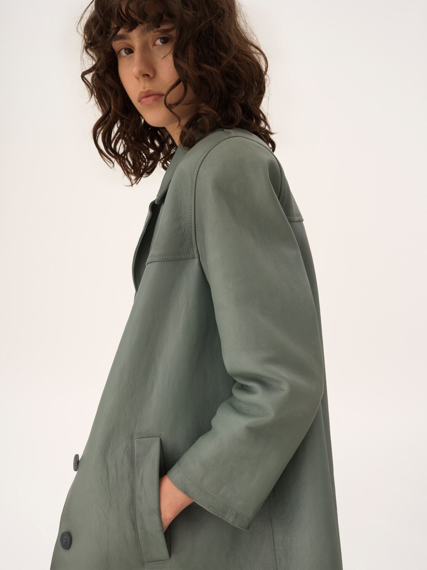 Chaqueta larga con botonadura sencilla de cuero - 6
