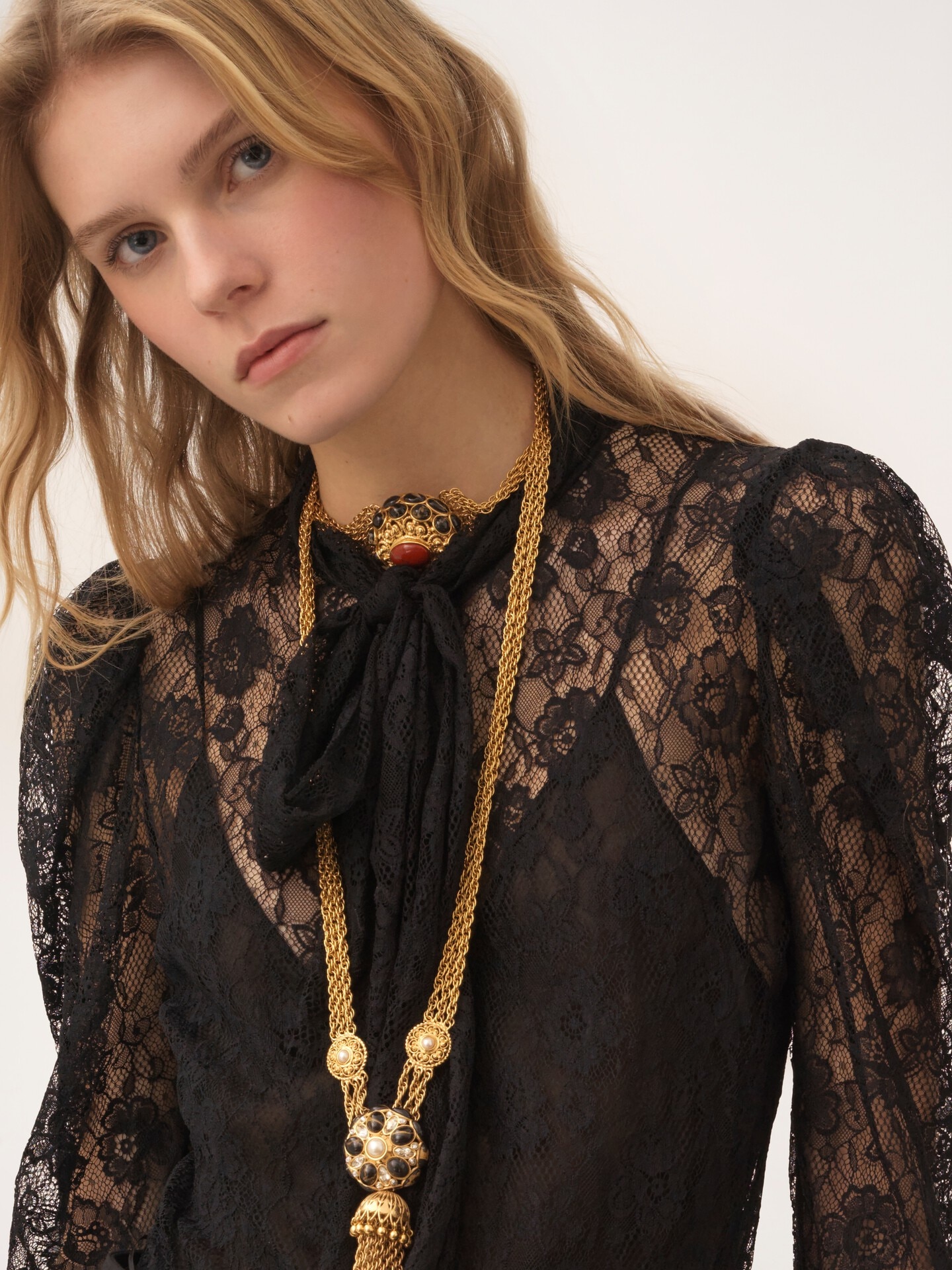 Puff-sleeve lavallière top in floral lace jacquard - 7