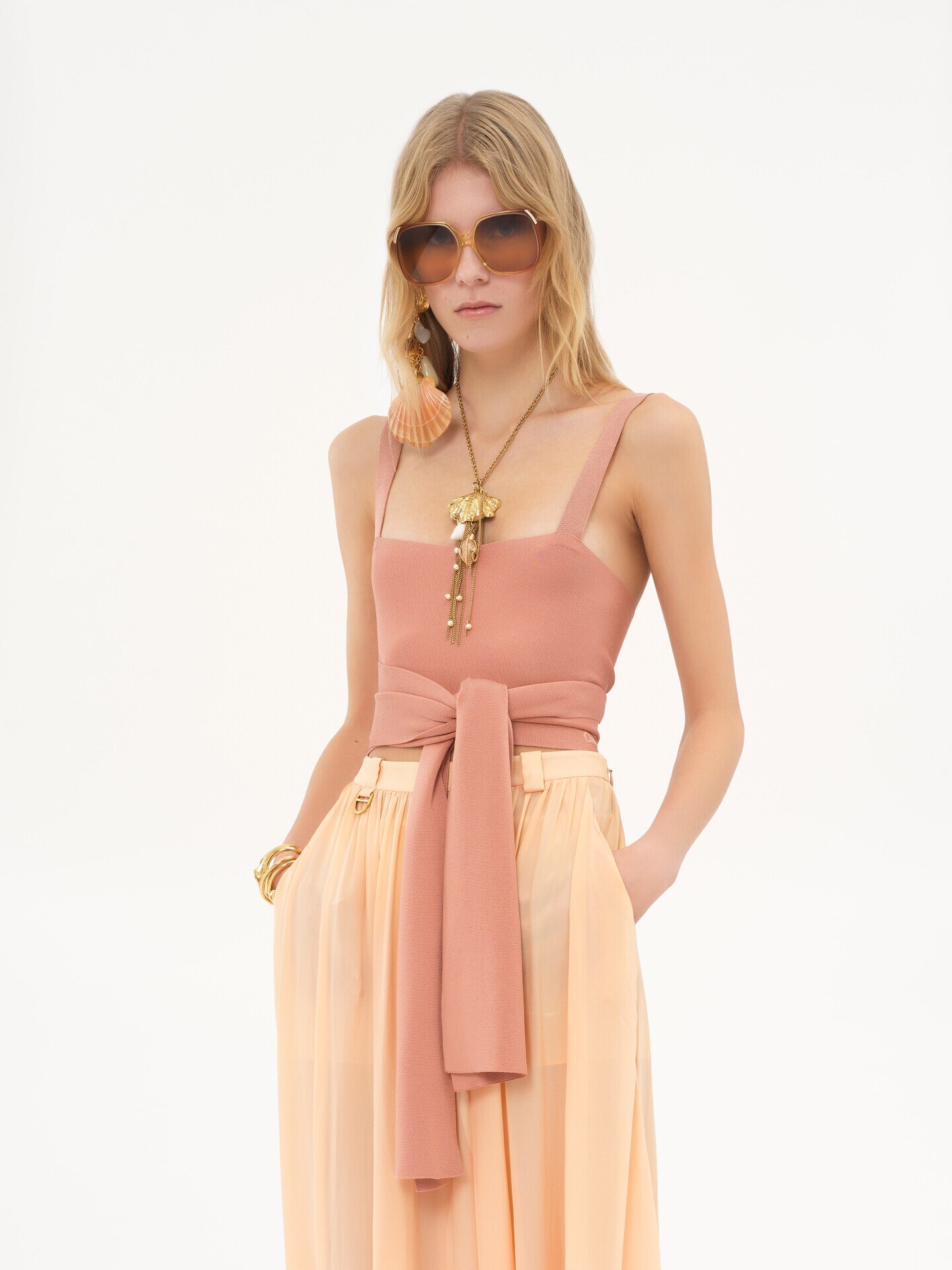 Cropped front-tie tank top in shiny viscose knit - 5