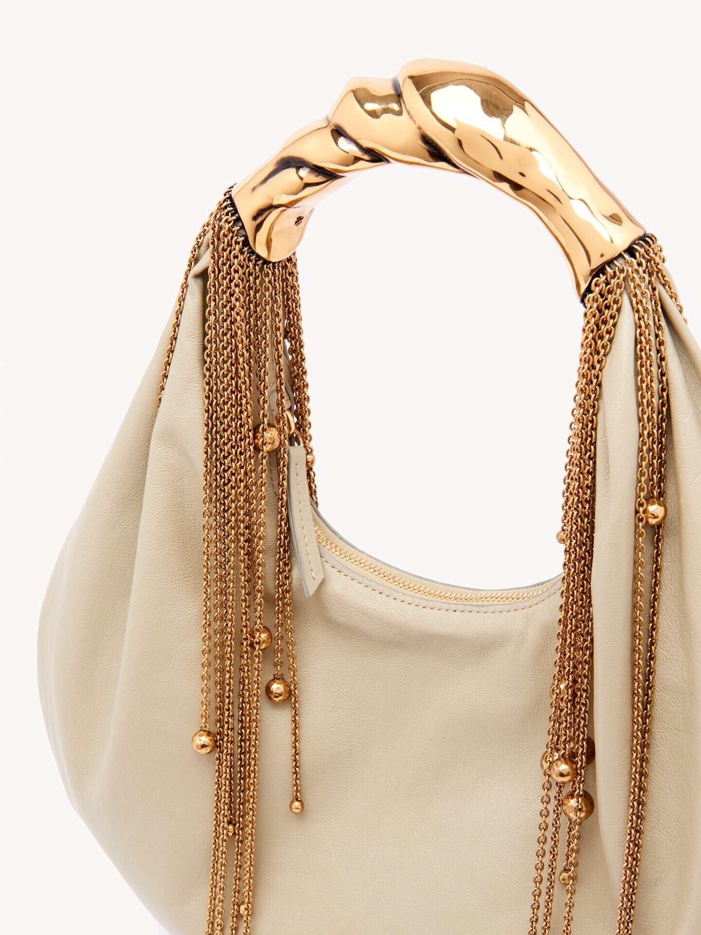 Bolso hobo Twisted Shell de cuero brillante  - 7