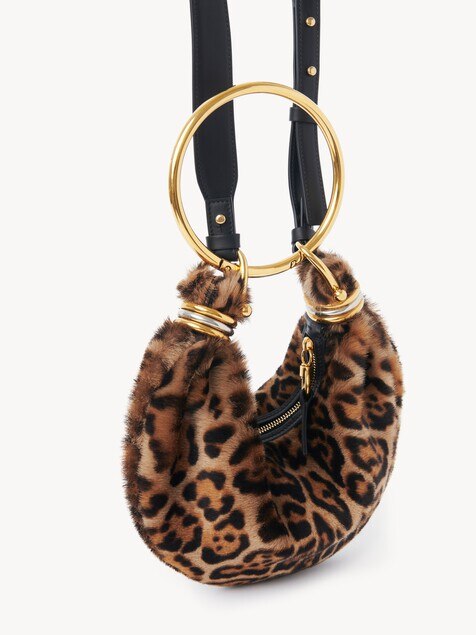 Mini Bracelet Hobo bag de cuero de borrego con estampado de leopardo
